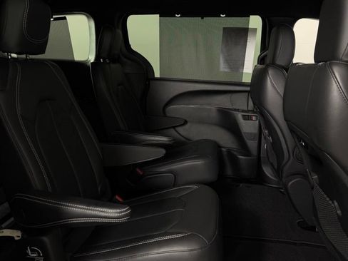 Used 2021 Chrysler Pacifica Touring-L w/ S Appearance Package FWD image 30