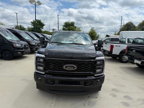 New 2025 Ford F250 Lariat w/ Black Appearance Package image 3