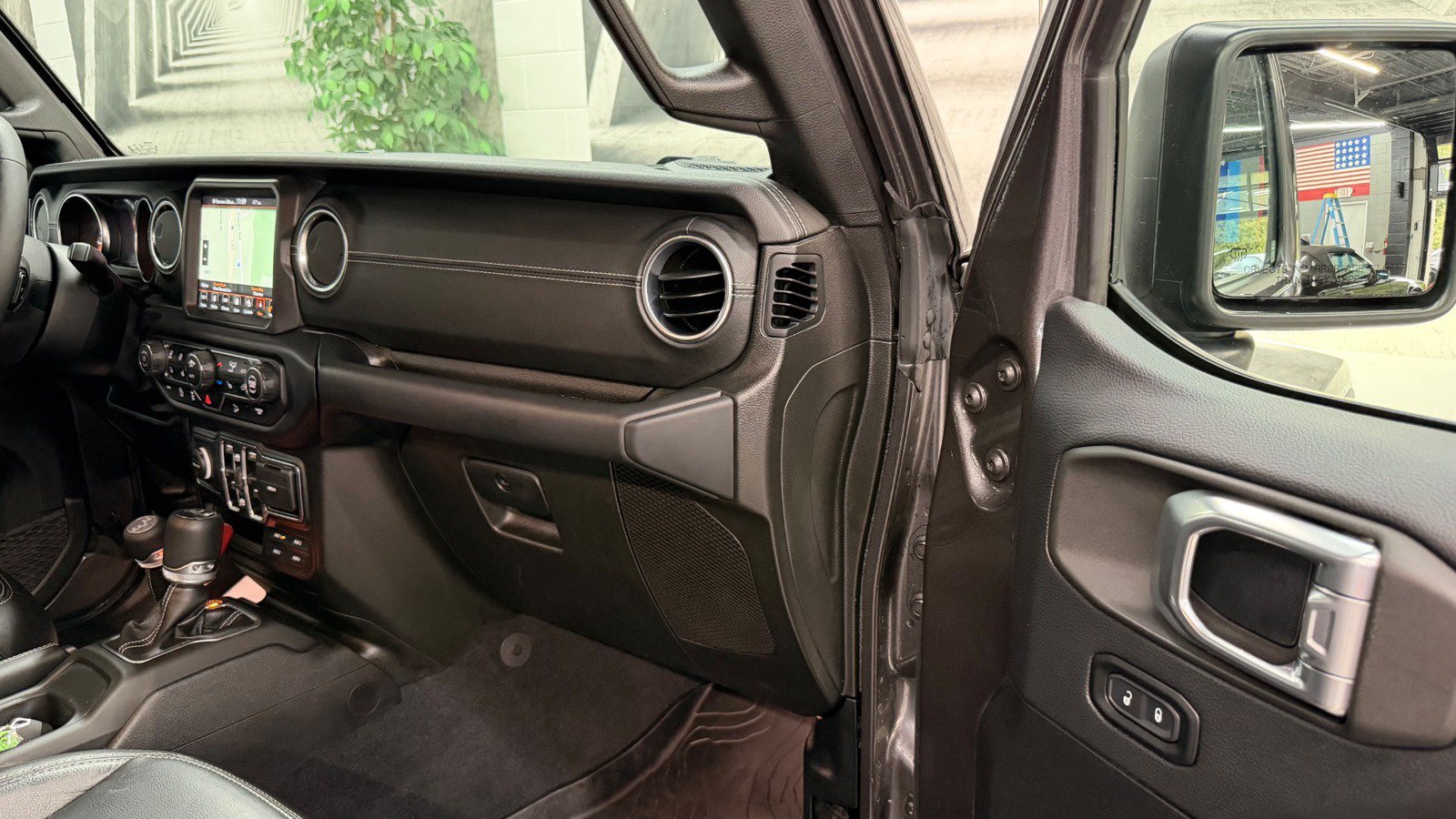 Used 2019 Jeep Wrangler Unlimited Sahara AWD/4WD image 38