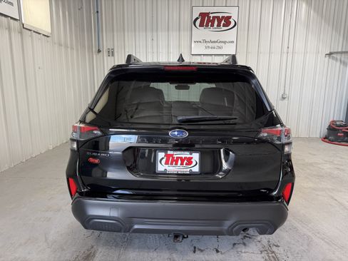 Used 2025 Subaru Forester Premium AWD/4WD image 4