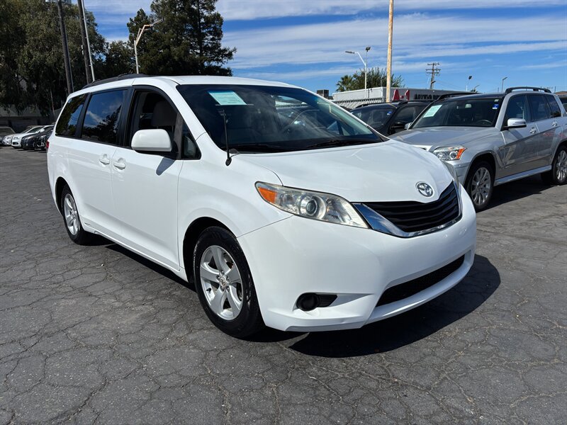 Used 2012 Toyota Sienna LE FWD image 1