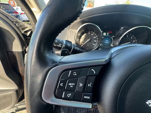 Used 2020 Jaguar F-PACE Prestige image 14