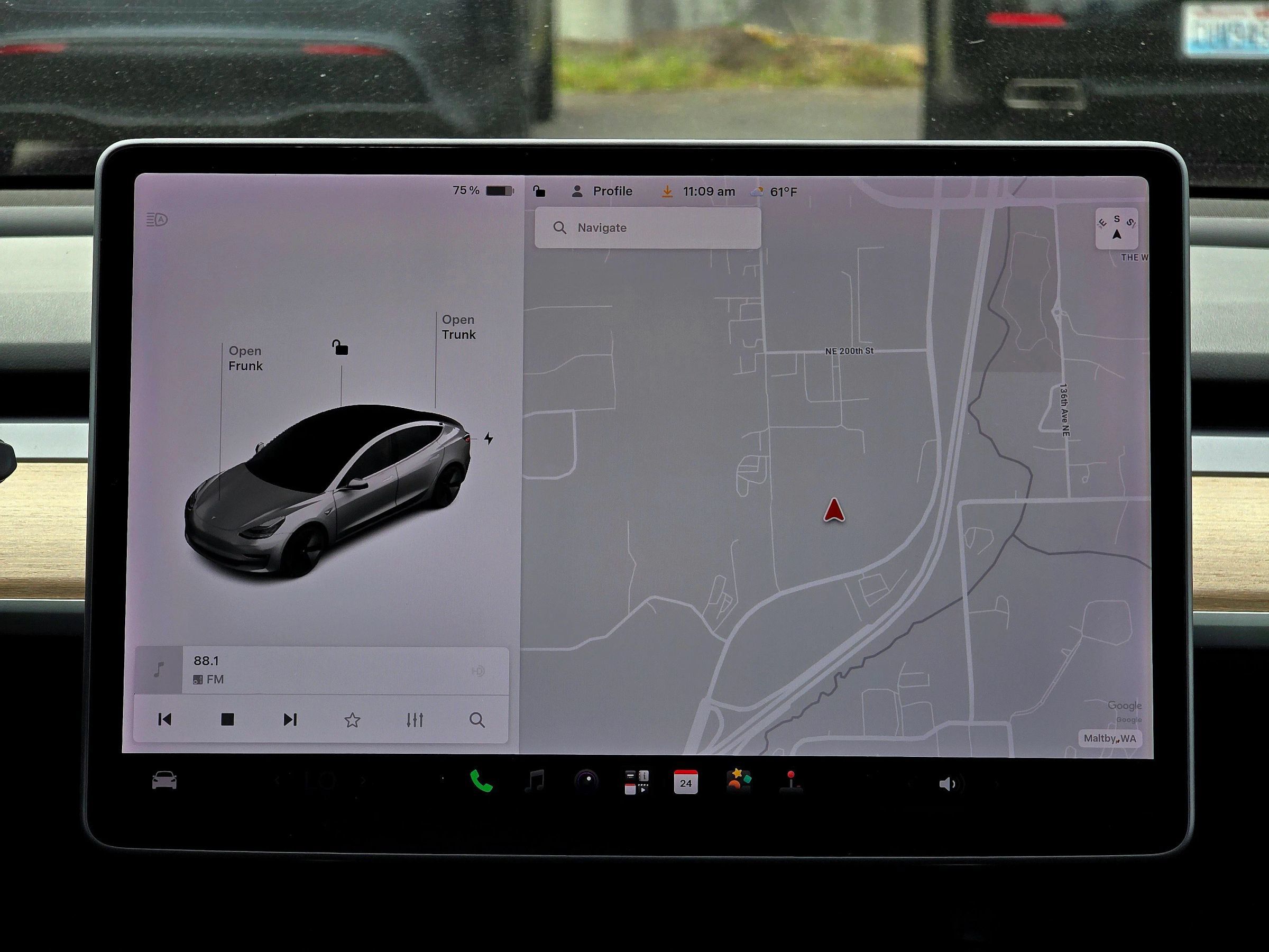 Used 2018 Tesla Model 3 Long Range RWD image 29