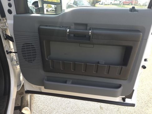 Used 2014 Ford F250 XL w/ Power Equipment Group RWD image 16