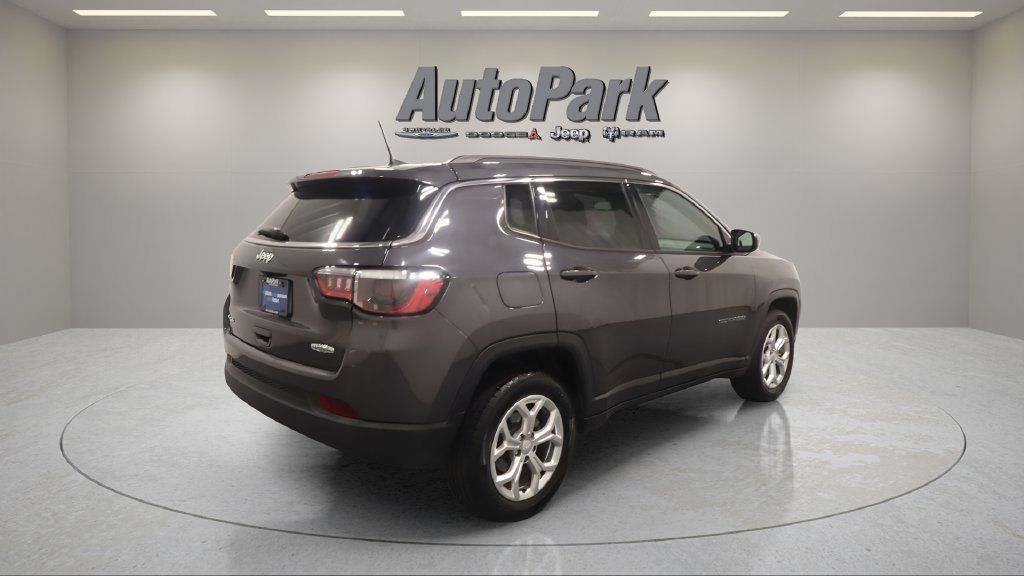 Used 2024 Jeep Compass Latitude AWD/4WD image 7