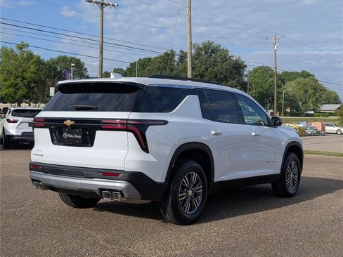 New 2026 Chevrolet Traverse LT w/ Driver Confidence Package FWD image 5