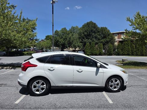 Used 2013 Ford Focus SE w/ SE Winter Pkg FWD image 6