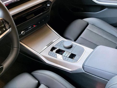 Used 2025 BMW 330i Sedan image 16