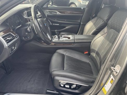 Used 2017 BMW 750i RWD image 10