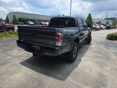 Used 2022 Toyota Tacoma TRD Off-Road w/ Technology Package RWD image 5