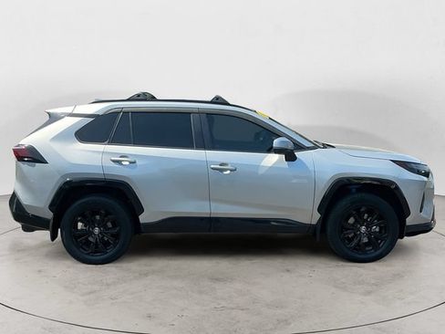 Used 2022 Toyota RAV4 SE w/ Convenience Package AWD/4WD image 4