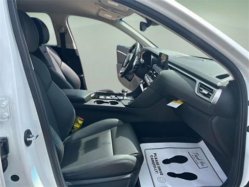 New 2025 Genesis G70 2.5T image 15