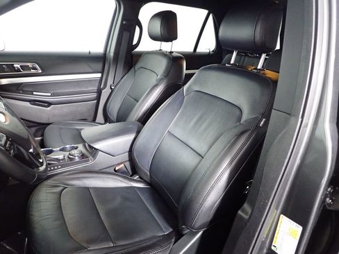 Used 2017 Ford Explorer XLT w/ Equipment Group 202A image 27