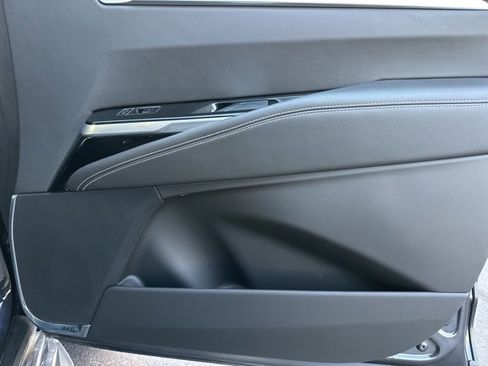 Used 2025 Cadillac Escalade Premium Luxury image 20