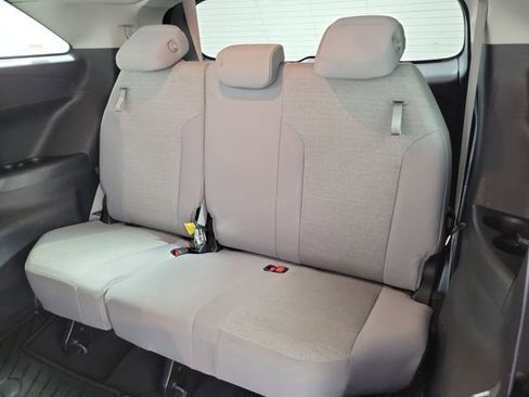 Used 2025 Toyota Sienna LE FWD image 14