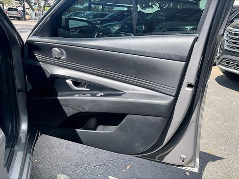 Used 2023 Hyundai Elantra Limited image 23