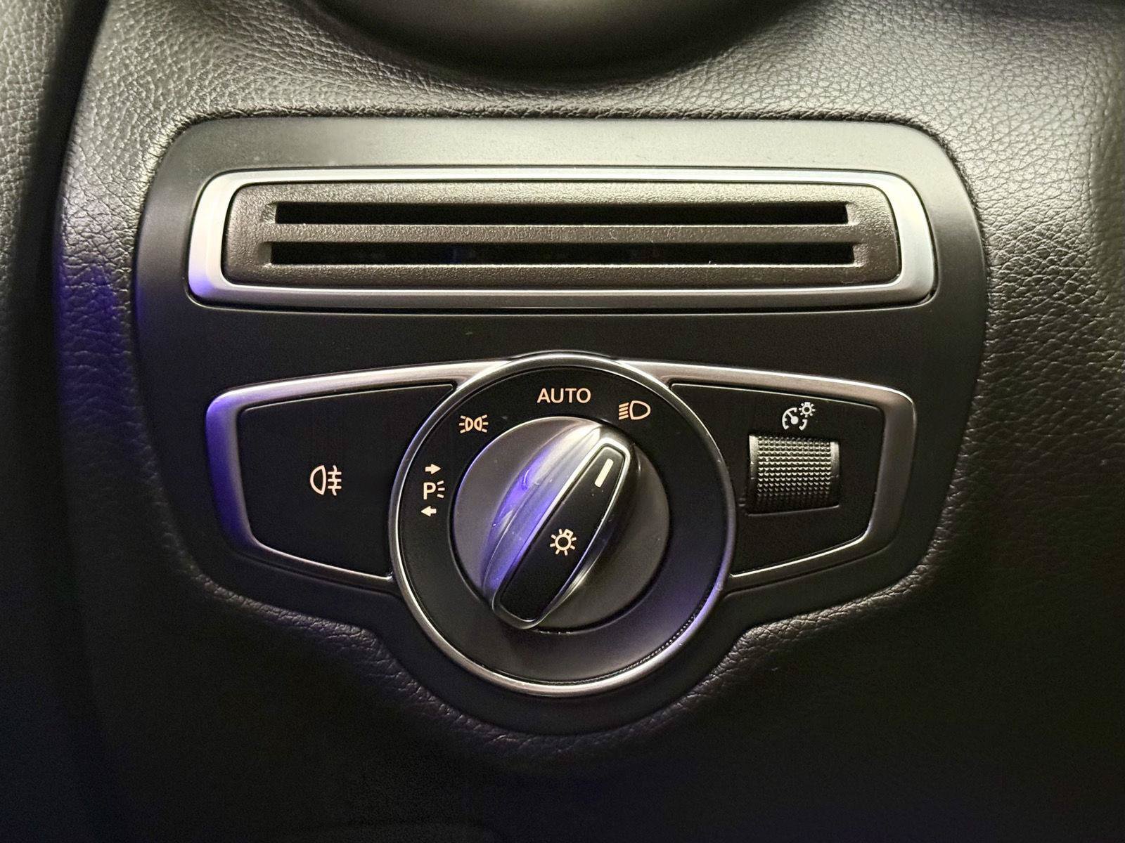 Used 2021 Mercedes-Benz C 300 4MATIC Sedan image 19