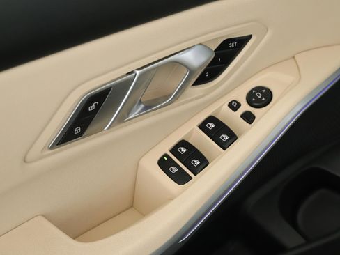 Used 2021 BMW 330i xDrive 330i xDrive AWD w/ Convenience Package image 6