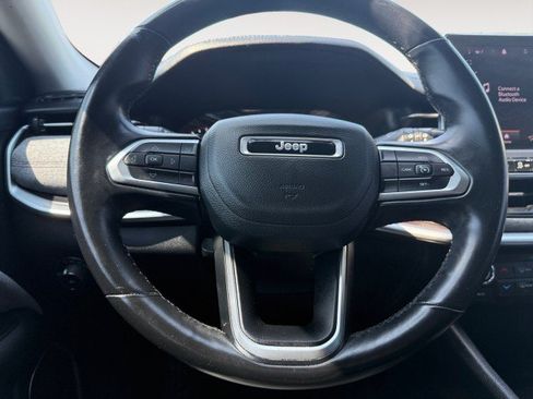 Used 2022 Jeep Compass Latitude w/ Sun and Sound Group AWD/4WD image 10
