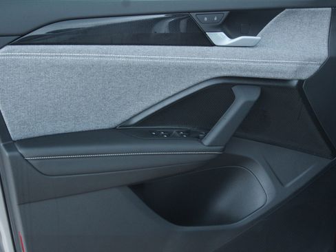 Certified 2025 Volkswagen Tiguan S image 14