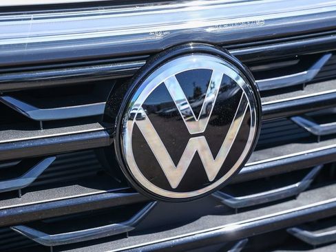 New 2026 Volkswagen Atlas Cross Sport SE image 17