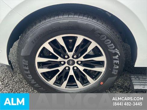 Certified 2025 Ford Expedition Platinum AWD/4WD image 12