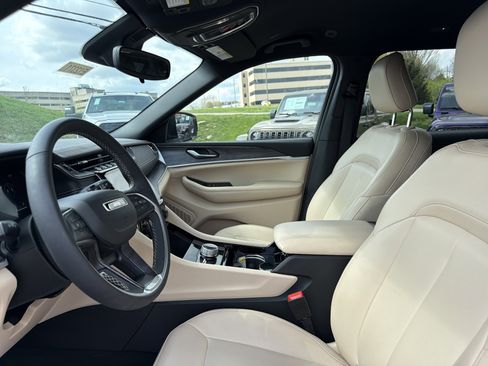 Used 2023 Jeep Grand Cherokee L Limited image 16
