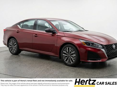 Used 2025 Nissan Altima 2.5 SV image 1