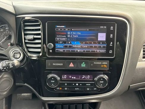 Used 2018 Mitsubishi Outlander SEL AWD/4WD image 21