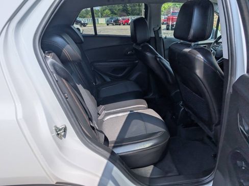 Used 2019 Chevrolet Trax LT w/ LT Convenience Package FWD image 11