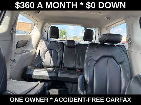 Used 2023 Chrysler Pacifica Touring-L FWD image 34