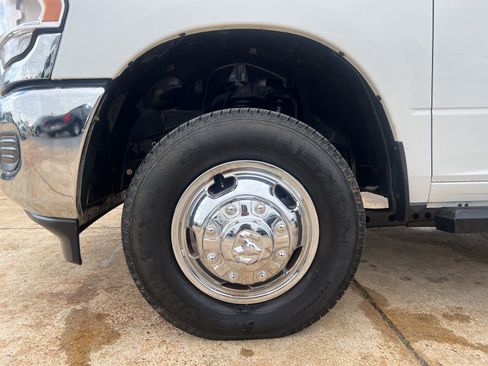 Used 2024 RAM 3500 Tradesman w/ Chrome Appearance Group image 7