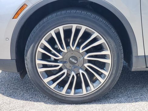 Used 2022 Lincoln Corsair Reserve w/ Equipment Group 201A FWD image 8