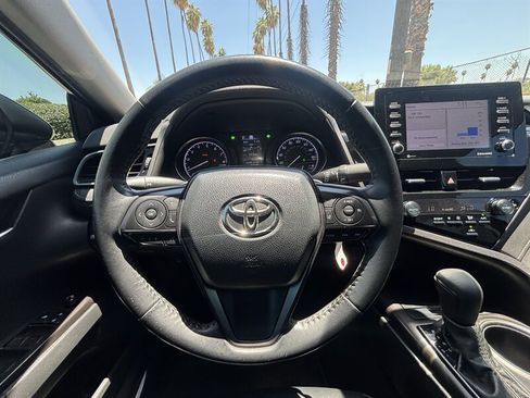 Used 2022 Toyota Camry SE FWD image 19