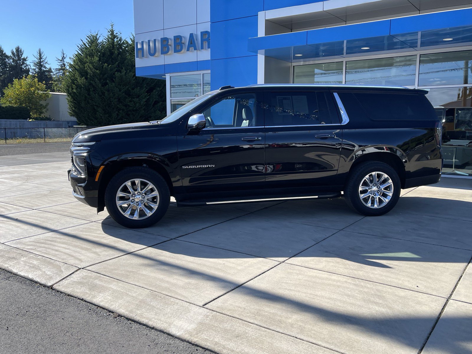 Used 2025 Chevrolet Suburban Premier AWD/4WD image 2