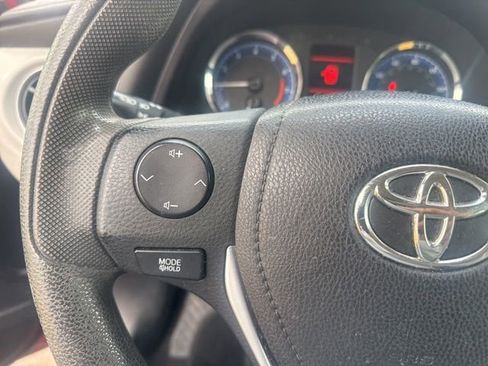 Used 2017 Toyota Corolla LE image 12