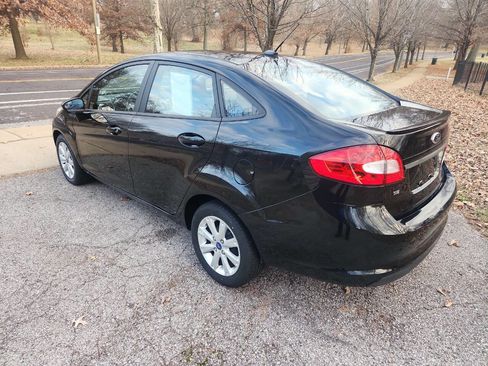 Used 2013 Ford Fiesta SE image 9