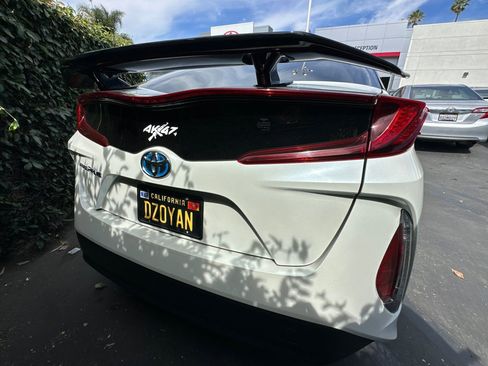 Used 2017 Toyota Prius Prime Premium image 6