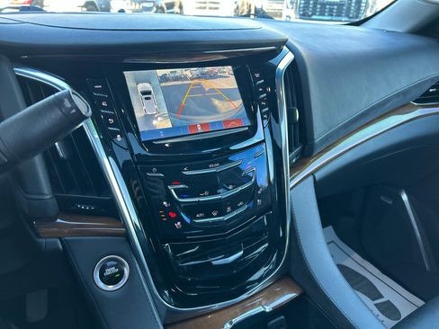 Used 2017 Cadillac Escalade Premium Luxury image 17