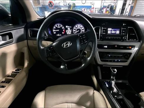 Used 2017 Hyundai Sonata SE FWD image 5