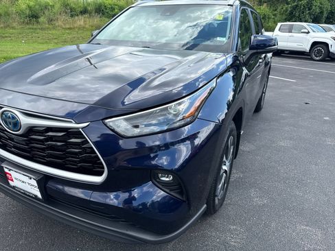 Used 2024 Toyota Highlander XLE AWD/4WD image 29