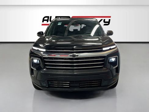 Used 2025 Chevrolet Traverse Z71 AWD/4WD image 2