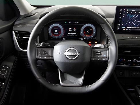 Used 2025 Nissan Rogue SL w/ SL Premium Package image 17