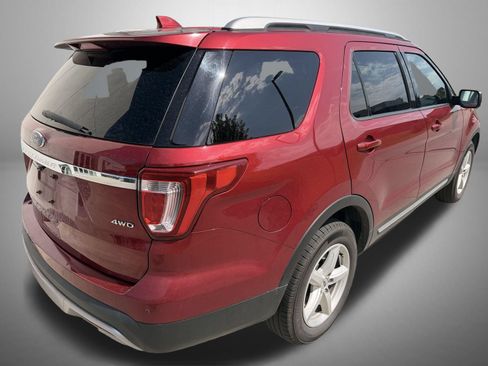 Used 2017 Ford Explorer XLT w/ Equipment Group 202A AWD/4WD image 3