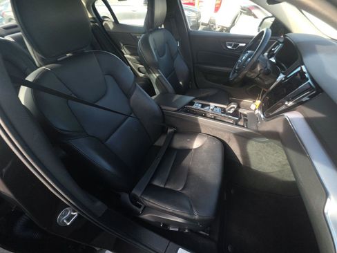 Used 2024 Volvo S60 B5 Core image 9