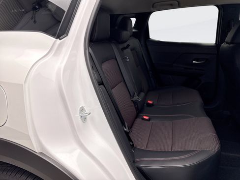 Used 2025 Nissan Kicks SR image 18