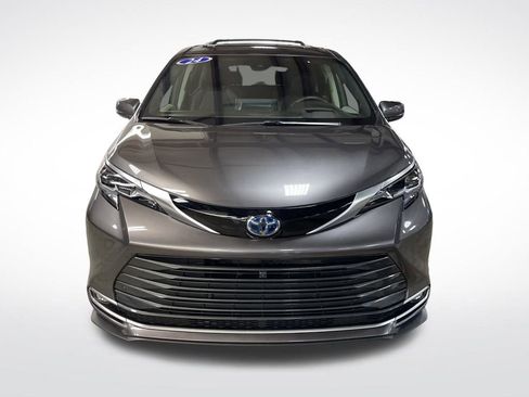 Certified 2024 Toyota Sienna Platinum image 8
