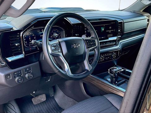 Used 2024 Chevrolet Silverado 1500 LT Trail Boss w/ Convenience Package II image 15