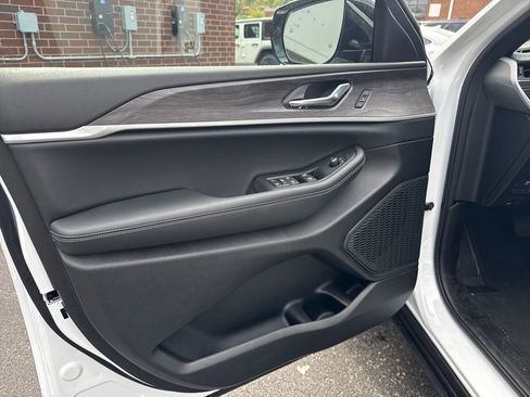 New 2025 Jeep Grand Cherokee Limited w/ MOPAR Finishing Package image 11