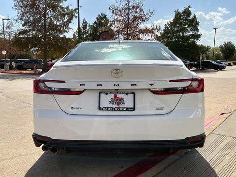 Used 2026 Toyota Camry SE FWD image 7